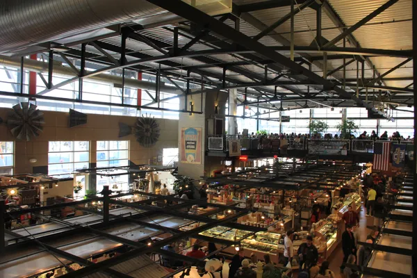 Milwaukee grocery store closures leave gaps in food access as nonprofits warn of rising hardship