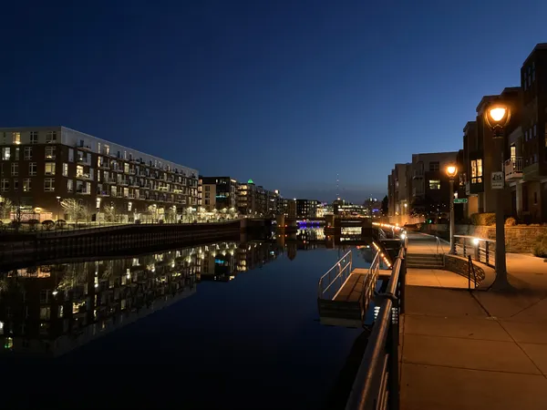 Milwaukee Swaps Winter Coats for Spring Layers as Temperatures Climb