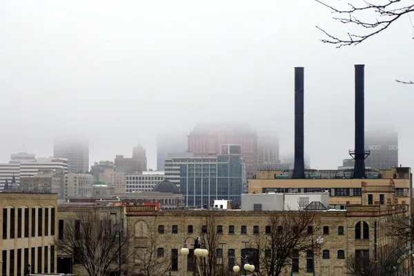 Valentine's Warmth: Milwaukee Sees Fog Give Way to Mild Afternoon Skies