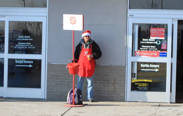 Milwaukee County’s 2025 Red Kettle Campaign nears its $3.1 million goal as Dec. 24 deadline approaches