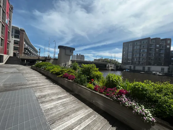 Spring Fever Hits Early: Milwaukee to Bask in Unseasonable Sunday Warmth