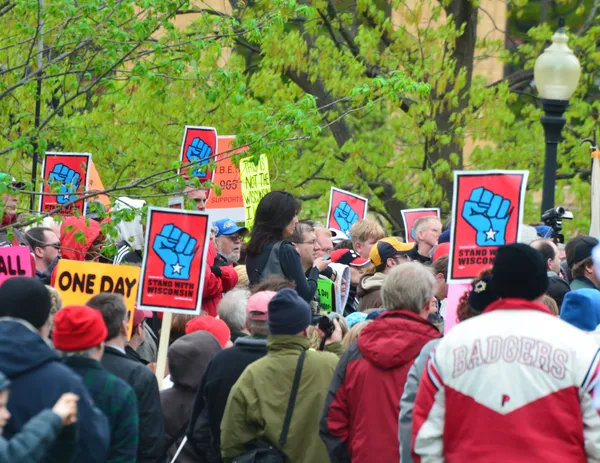 More than 100 “No Kings” protests are planned across Wisconsin on March 28: locations and context