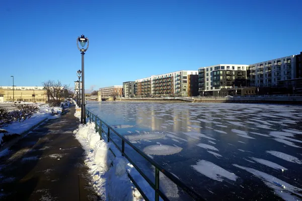 Morning Slush and Midnight Chills: A Blustery Friday for Milwaukee