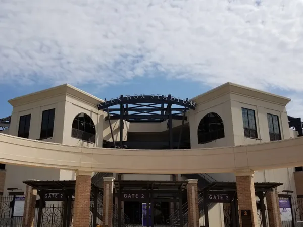 LSU completes three-game sweep of Milwaukee with 21-7 run-rule win at Alex Box Stadium