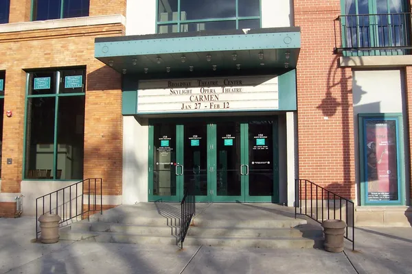 Milwaukee Chamber Theatre Stages ‘I Am My Own Wife,’ a Solo Drama Spanning Berlin’s 20th Century